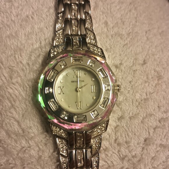 Manhattan Quartz Watch by Croton. - Picture 2 of 6